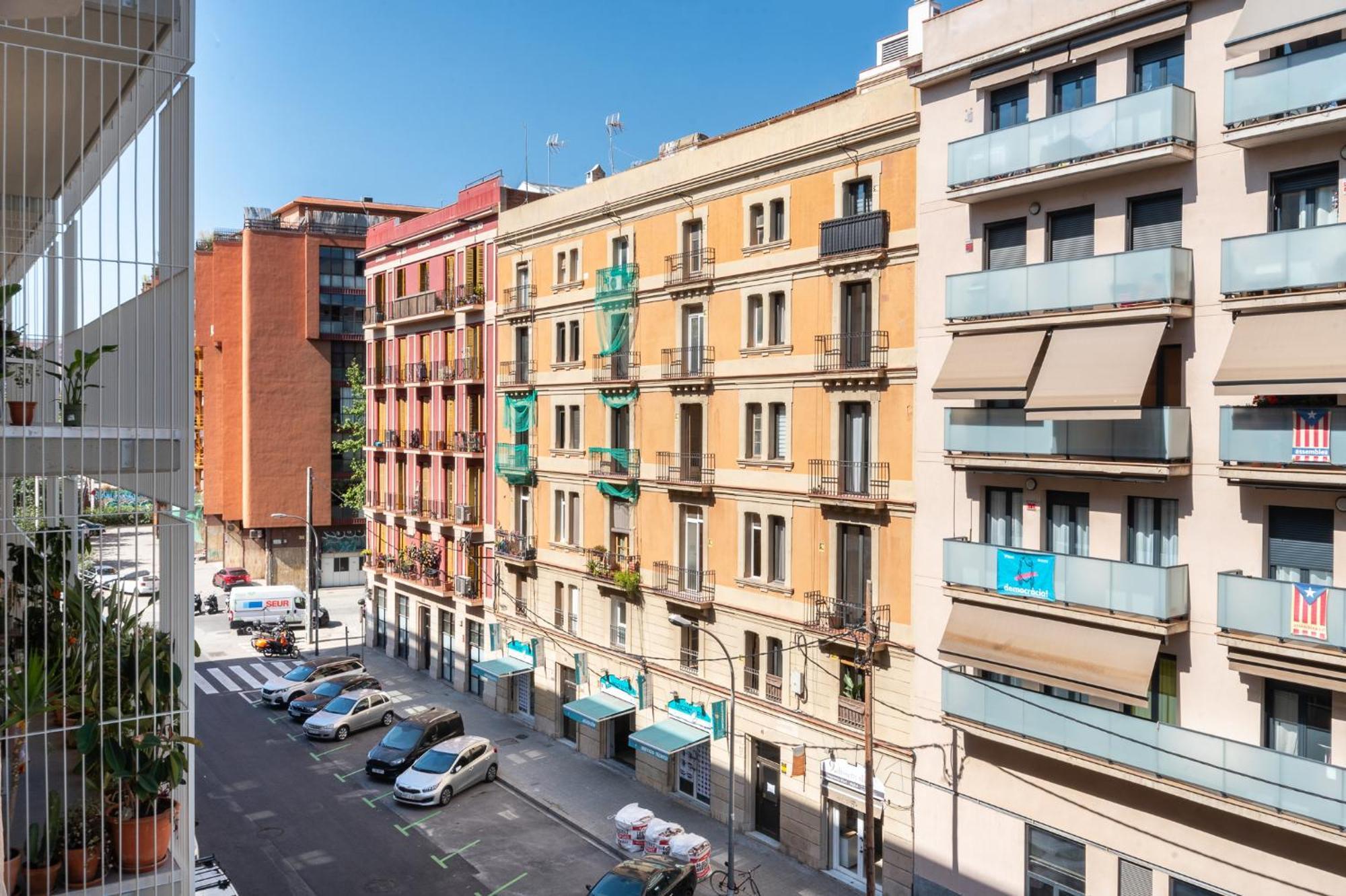 Beautiful Renovated Loft Minutes From The Beach バルセロナ エクステリア 写真